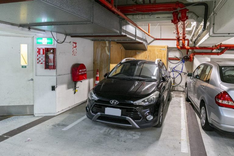 Photo of property in Stadium Garden Flats, 413/107 Thorndon Quay, Pipitea, Wellington, 6011