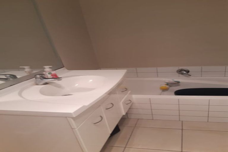 Photo of property in 26/64 Kawaha Point Road, Kawaha Point, Rotorua, 3010