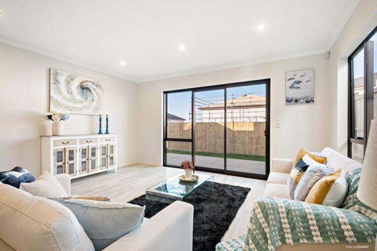 Photo of property in 82 Drumbuoy Drive, Flat Bush, Auckland, 2019