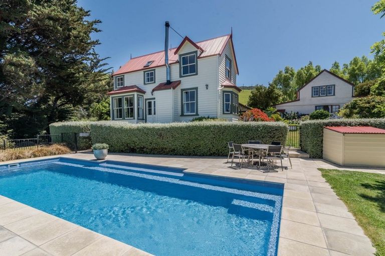 Photo of property in 5971 Christchurch Akaroa Road, Duvauchelle, Akaroa, 7581