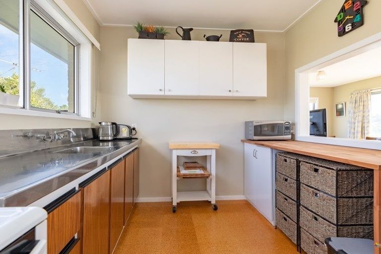 Photo of property in 5 Peach Tree Grove, Maungaraki, Lower Hutt, 5010