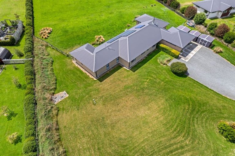 Photo of property in 24 Whitcombe Place, Darfield, 7571