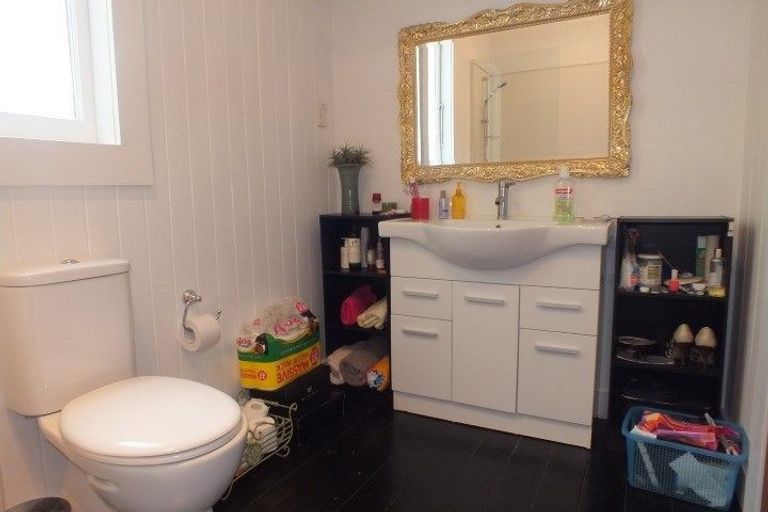 Photo of property in 34 Onewa Road, Northcote Point, Auckland, 0627