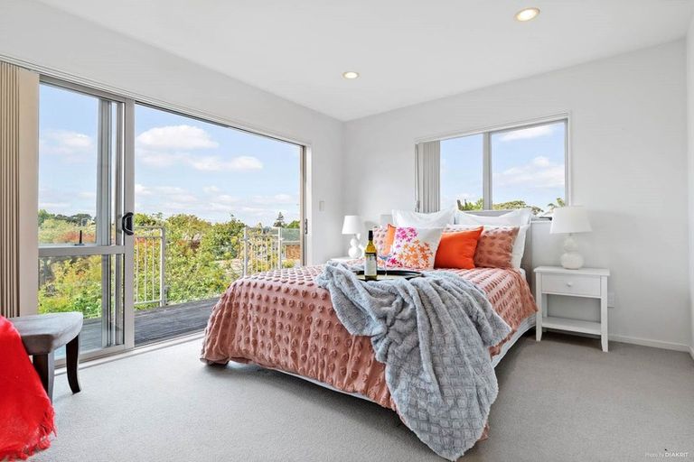 Photo of property in 7 Bordeaux Parade, Te Atatu South, Auckland, 0610