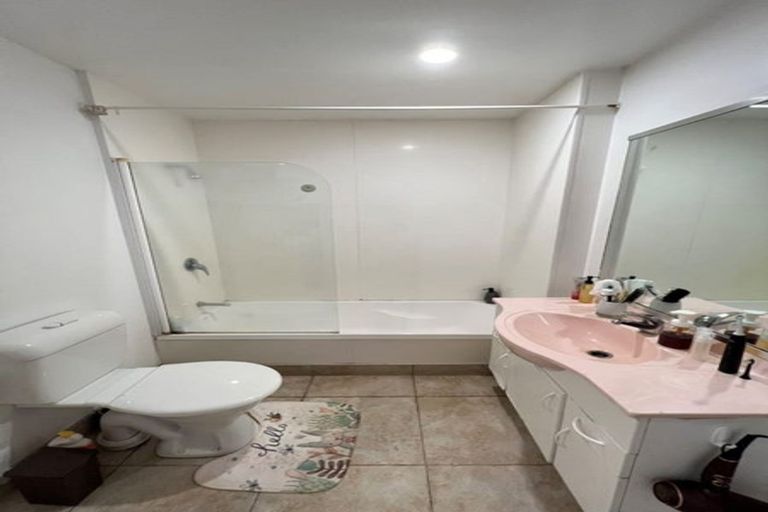 Photo of property in Courtenay Apartments, 504/120 Courtenay Place, Te Aro, Wellington, 6011