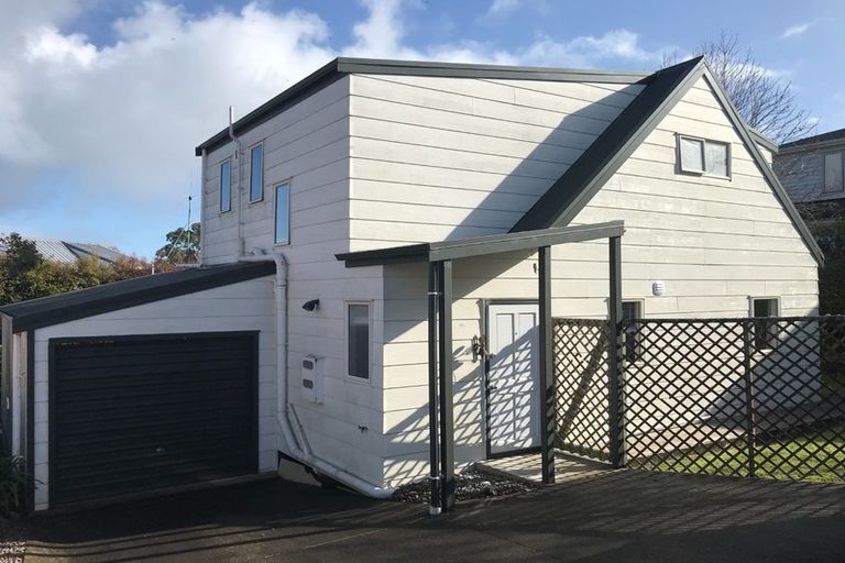 Photo of property in 1/42 Forrest Hill Road, Forrest Hill, Auckland, 0620