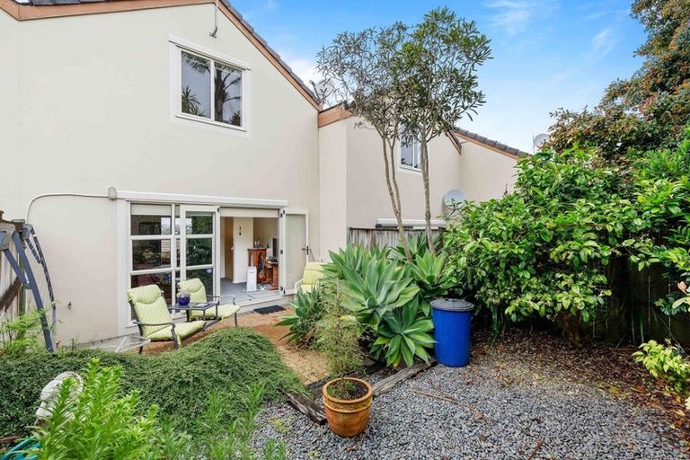 Photo of property in 3/57 Gladstone Road, Northcote, Auckland, 0627