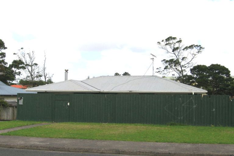 Photo of property in 69 Kemp Road, Massey, Auckland, 0614