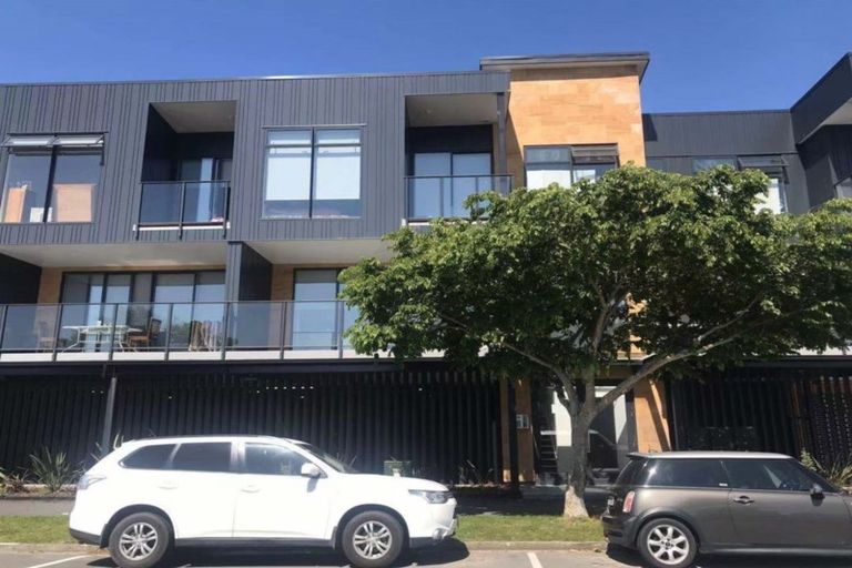 Photo of property in 2 Chiefs Court, Hamilton East, Hamilton, 3216