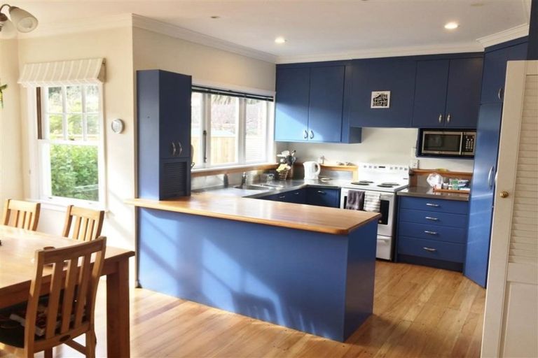 Photo of property in 51 Pukatea Street, Eastbourne, Lower Hutt, 5013