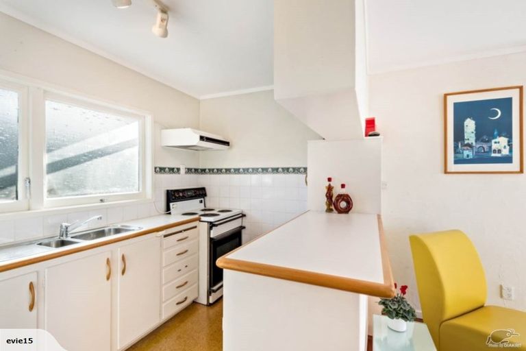 Photo of property in 1/77 Old Lake Road, Narrow Neck, Auckland, 0624