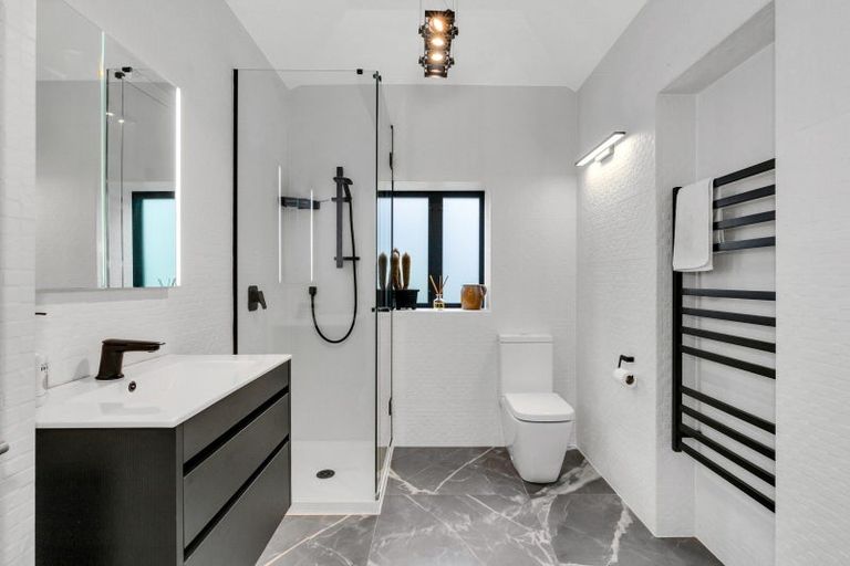 Photo of property in 51 St Michaels Avenue, Point Chevalier, Auckland, 1022