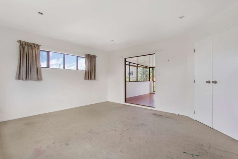 Photo of property in 2 Pistachio Place, Goodwood Heights, Auckland, 2105
