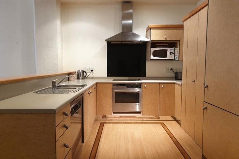 Photo of property in 2/37 Majoribanks Street, Mount Victoria, Wellington, 6011