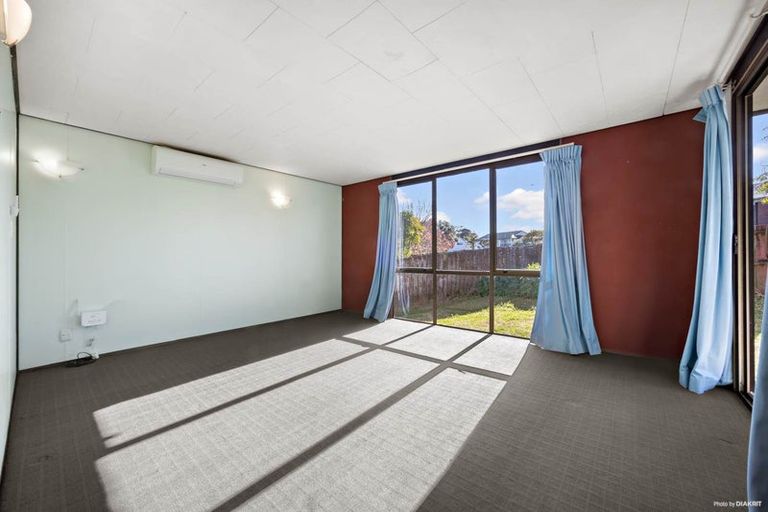 Photo of property in 141 Moire Road, West Harbour, Auckland, 0618