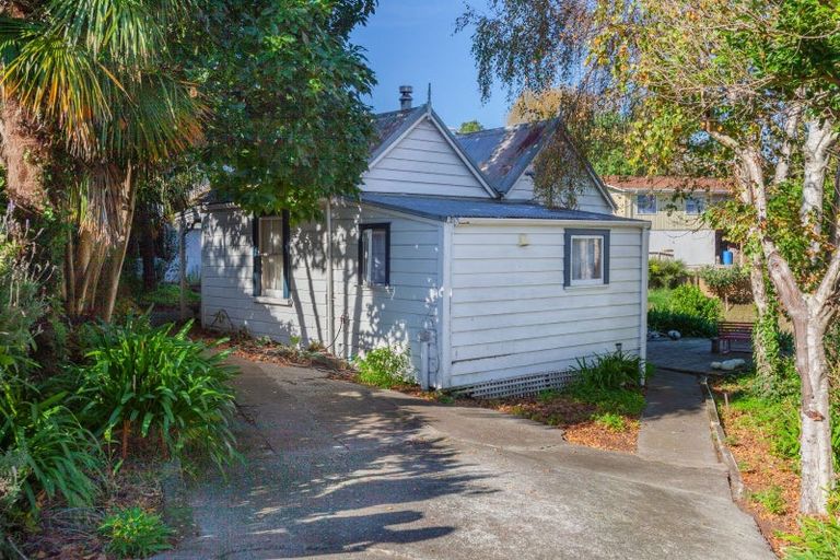Photo of property in 1 Harvey Road, Bluff Hill, Napier, 4110