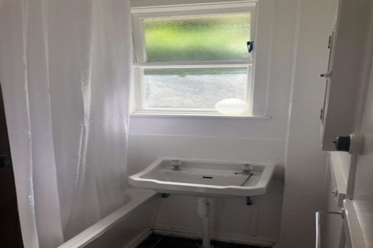 Photo of property in 24 Victory Avenue, Karori, Wellington, 6012