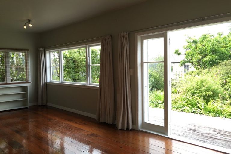 Photo of property in 15 Kerr Street, Devonport, Auckland, 0624