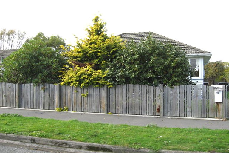 Photo of property in 28 Oakland Street, Northcote, Christchurch, 8052