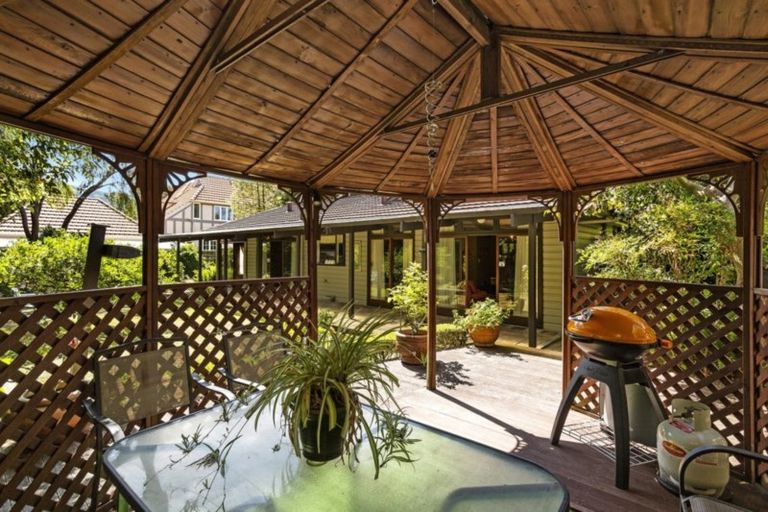 Photo of property in 2 Golf Road, Heretaunga, Upper Hutt, 5018