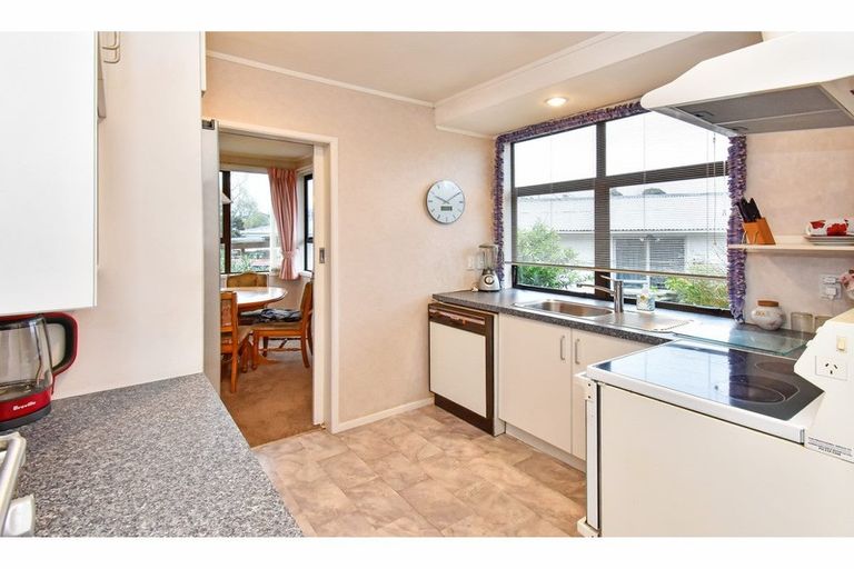 Photo of property in 47 Gossamer Drive, Pakuranga Heights, Auckland, 2010