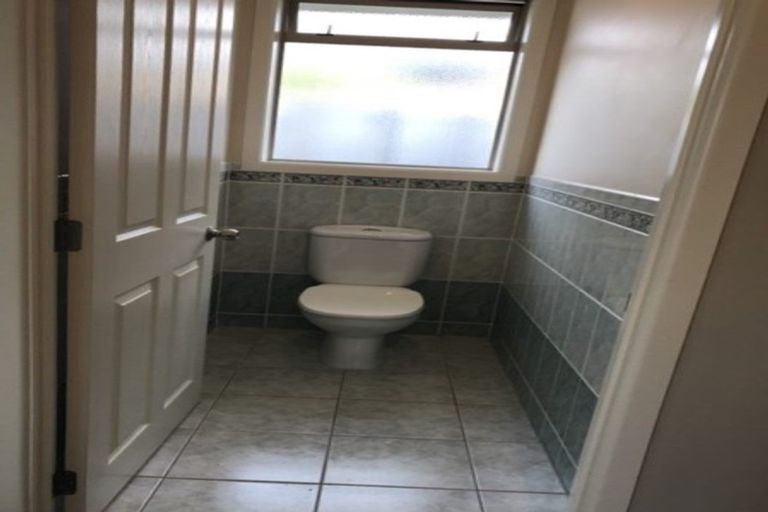 Photo of property in 4 Ballydonegan Rise, East Tamaki, Auckland, 2013