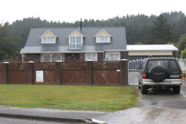 Photo of property in 34 Omapere Street, Dobson, Greymouth, 7805