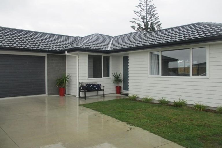 Photo of property in 53 Seagrass Place, Otaki Beach, Otaki, 5512