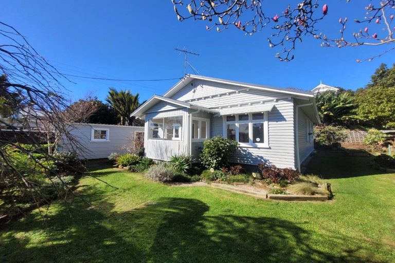 Photo of property in 105 Fulford Street, New Plymouth, 4310