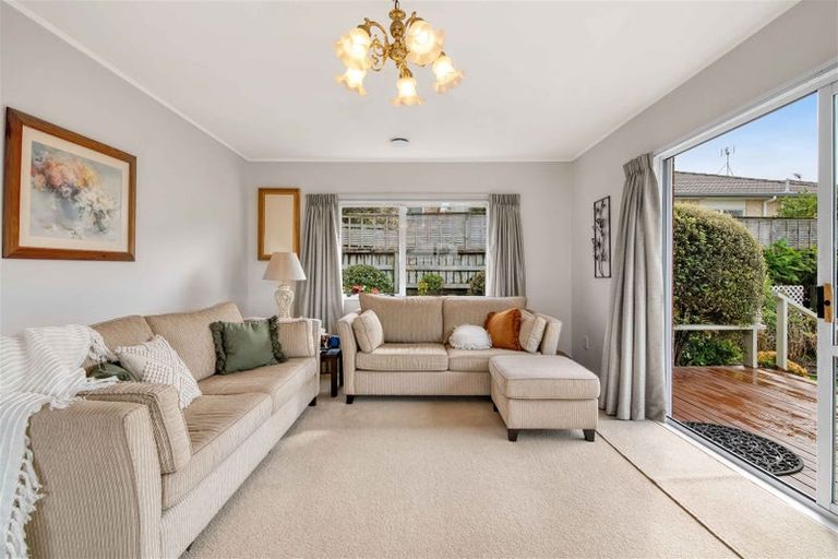 Photo of property in 21 Ruby Place, Orewa, 0931