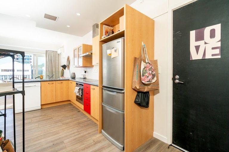 Photo of property in De Vere Apartments, 10/23 Tennyson Street, Te Aro, Wellington, 6011