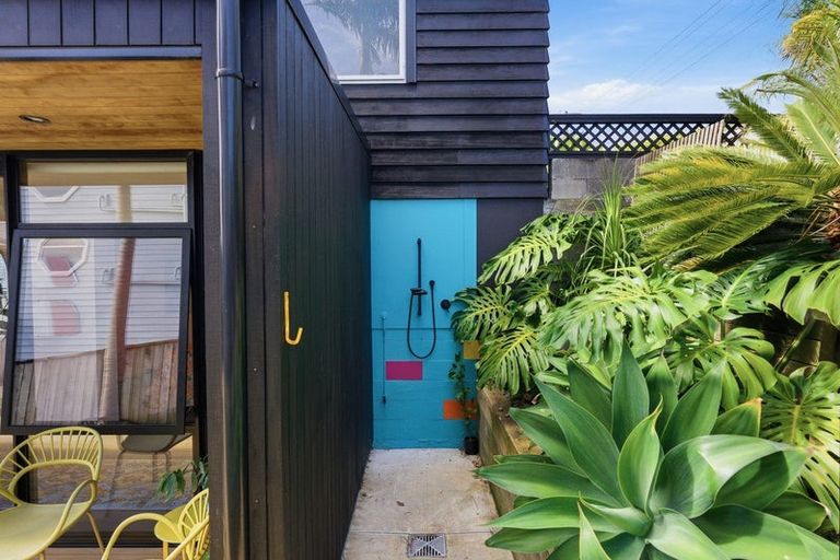 Photo of property in 37 Wairau Road, Oakura, 4314