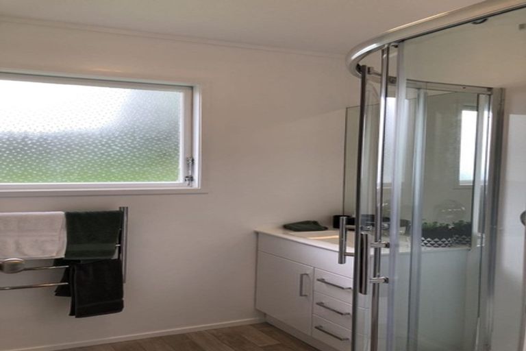 Photo of property in 15 Arlette Place, Massey, Auckland, 0614