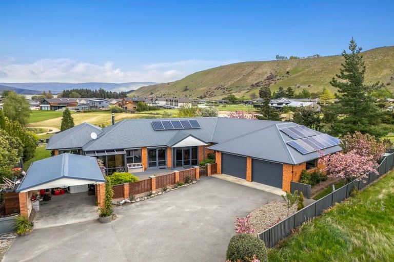 Photo of property in 4 Pisa Moorings Road, Mount Pisa, Cromwell, 9383