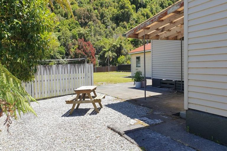 Photo of property in 98 Marlborough Street, Greymouth, 7805