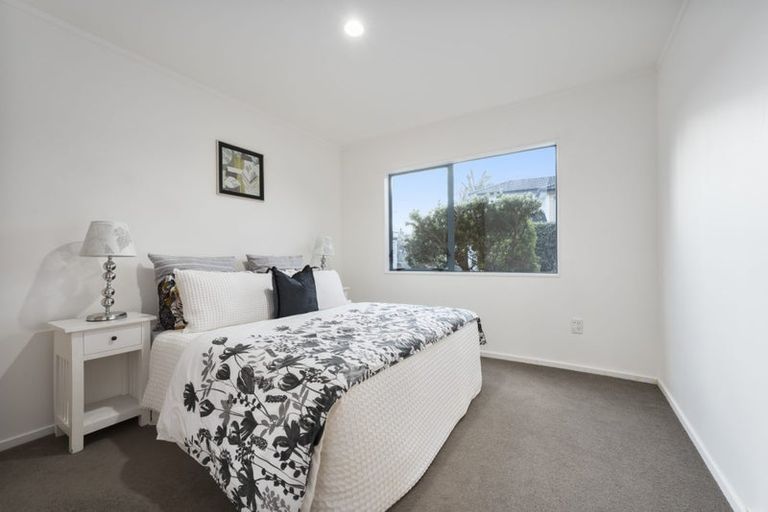 Photo of property in 30 Farquhar Road, Glendene, Auckland, 0602