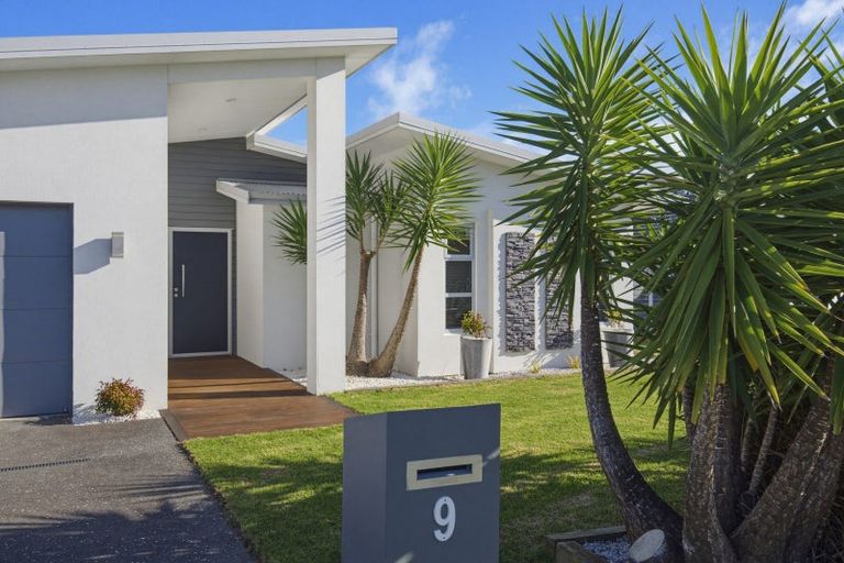 Photo of property in 9 Taranui Way, Paraparaumu Beach, Paraparaumu, 5032