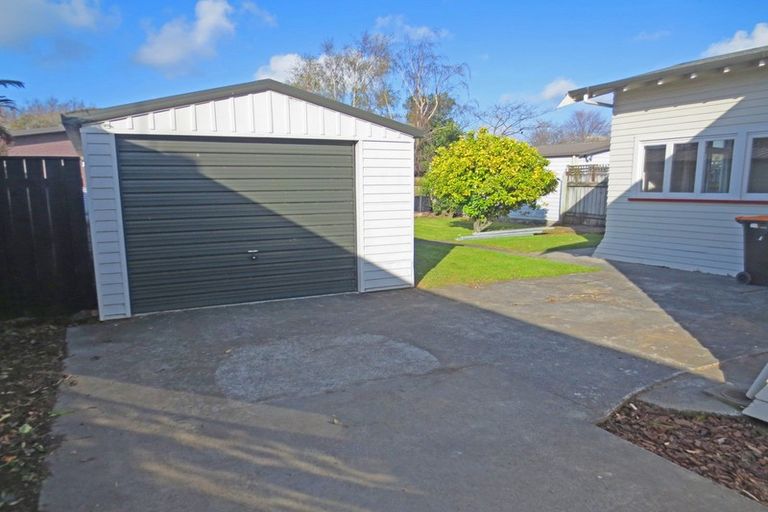 Photo of property in 11 Milverton Avenue, Hokowhitu, Palmerston North, 4410
