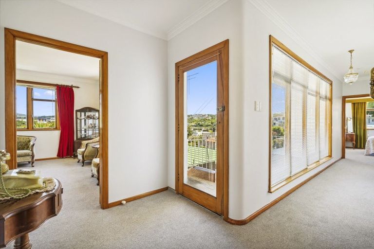 Photo of property in 28 Ashleigh Crescent, Miramar, Wellington, 6022