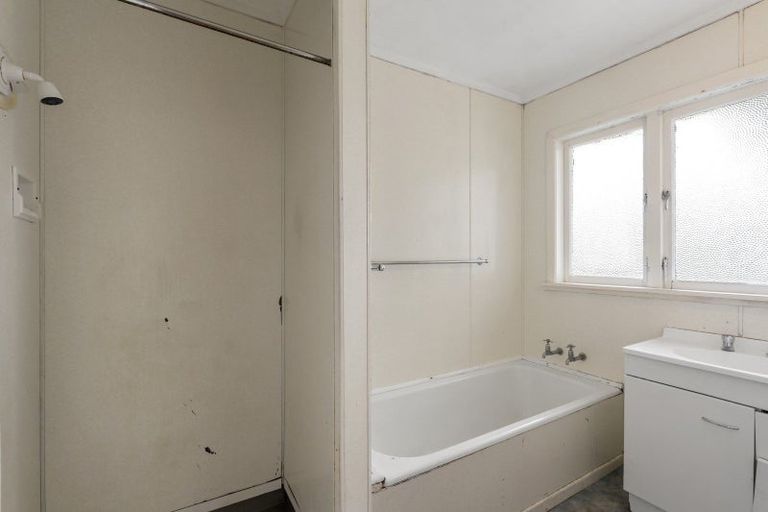 Photo of property in 128 Rosier Road, Glen Eden, Auckland, 0602