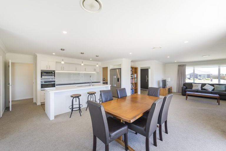 Photo of property in 2 Hydrangea Lane, Milson, Palmerston North, 4414