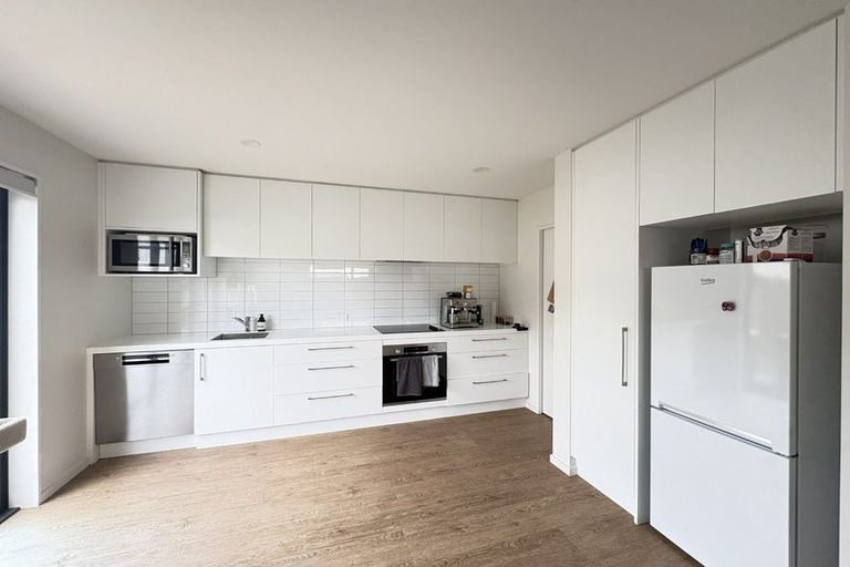 Photo of property in 2/112 Burke Street, Sydenham, Christchurch, 8023