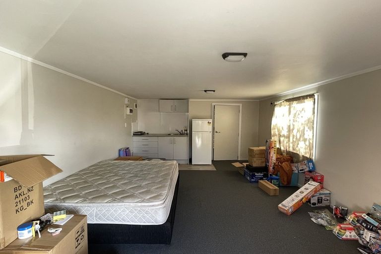 Photo of property in 1/21 Sunnyside Road, Sunnyvale, Auckland, 0612