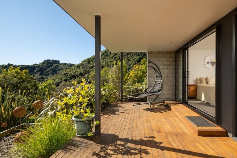 Photo of property in 27 Amelia Crescent, Waikawa, Picton, 7220