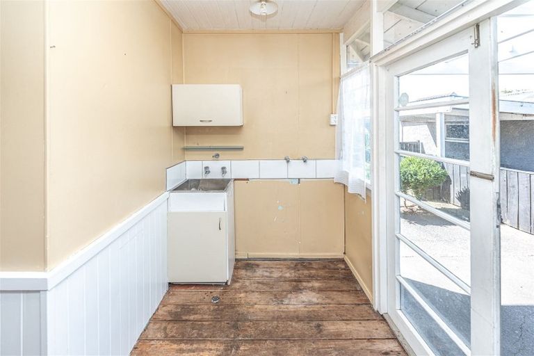 Photo of property in 14 Duigan Street, Gonville, Whanganui, 4501