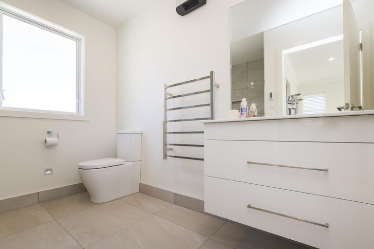 Photo of property in 2 Hydrangea Lane, Milson, Palmerston North, 4414