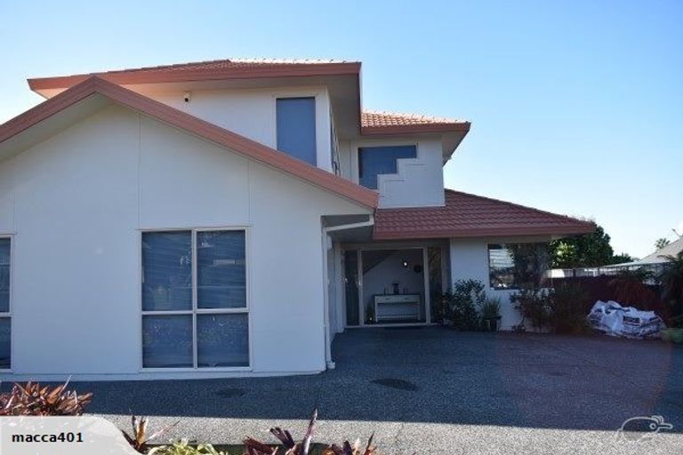 Photo of property in 3 Bridgehead Cove, West Harbour, Auckland, 0618