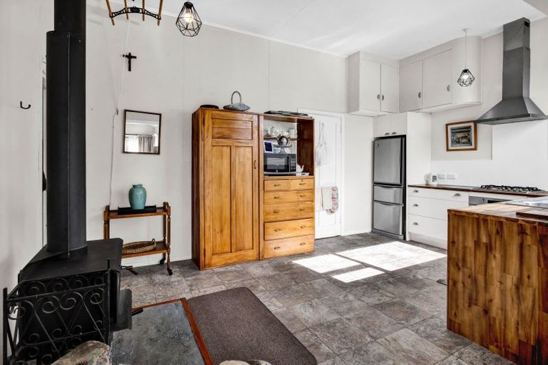 Photo of property in 22 Mills Street, Eltham, 4322