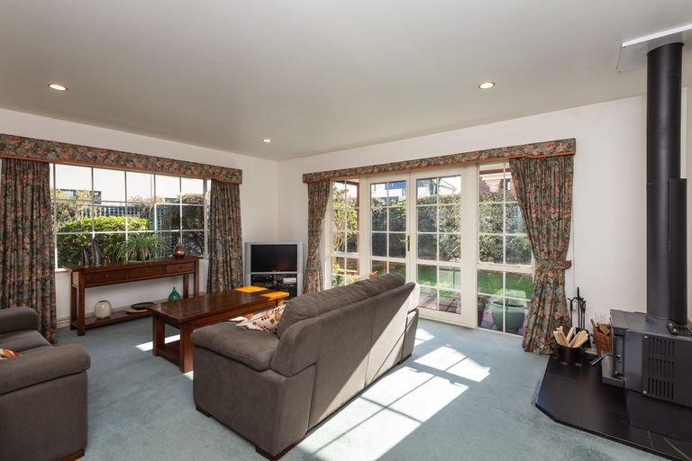 Photo of property in 2/61 Hawkesbury Avenue, St Albans, Christchurch, 8014