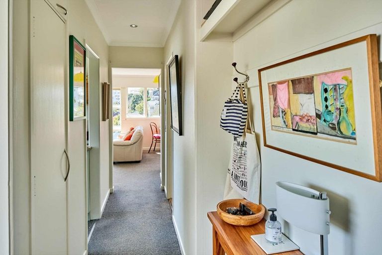 Photo of property in Westgate Flats, 9/36 Queen Street, Mount Victoria, Wellington, 6011